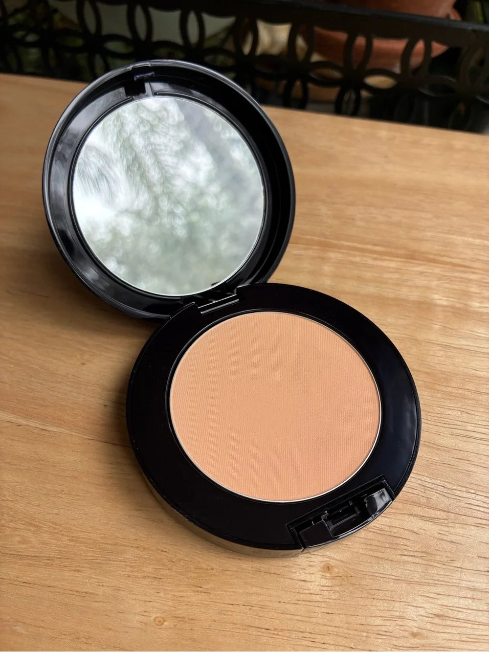Estée Lauder Perfecting Pressed Powder - Light Medium (0.28 oz / 8g)